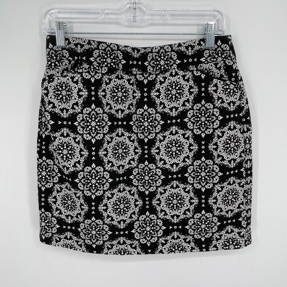 Croft & Barrow Women's Black White Mandala Floral Printed Boho Mini Skirt Size 6